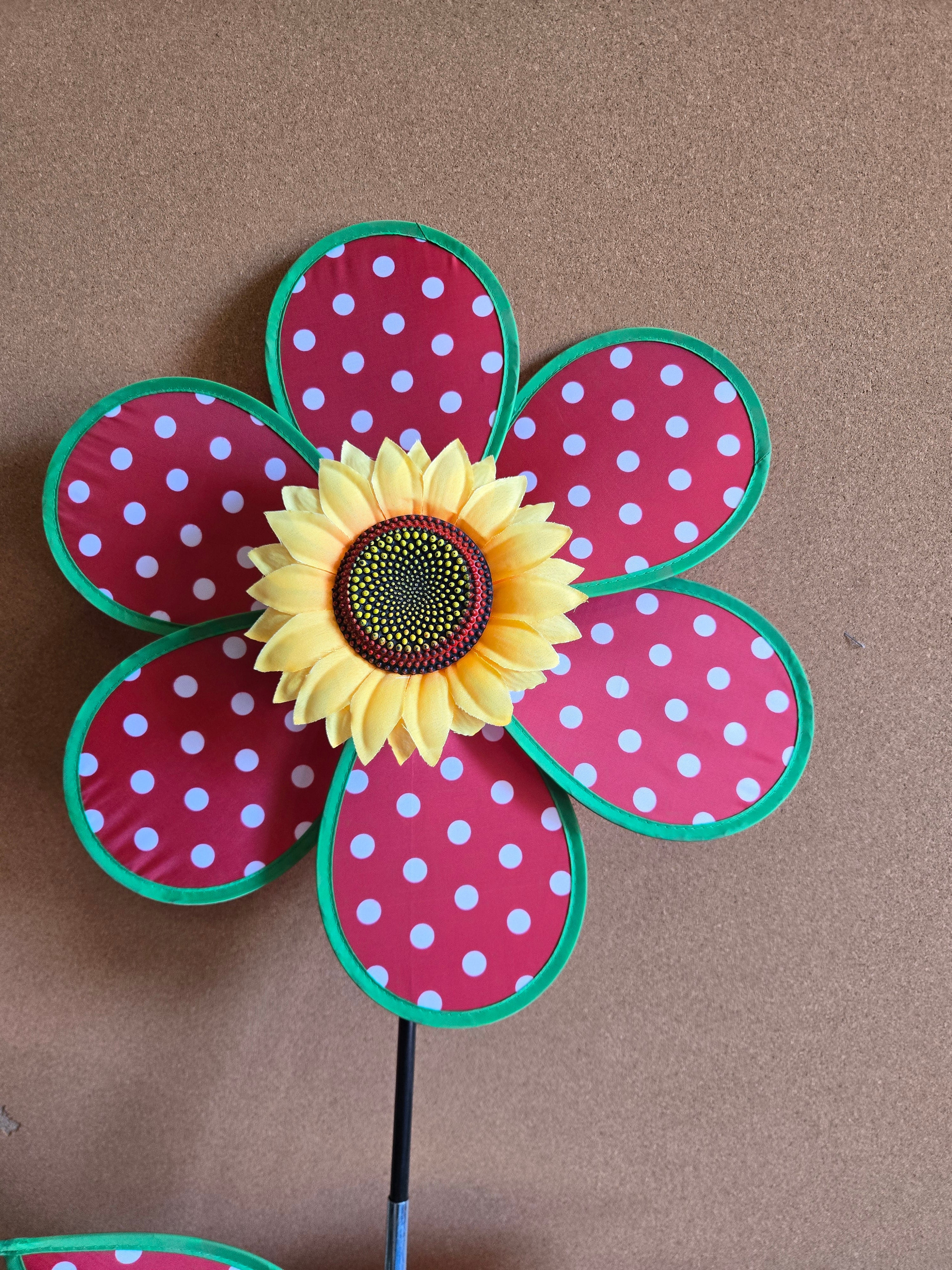 16-inch Polka Dot Sunflower Wind Spinner with Leaves, Brand New