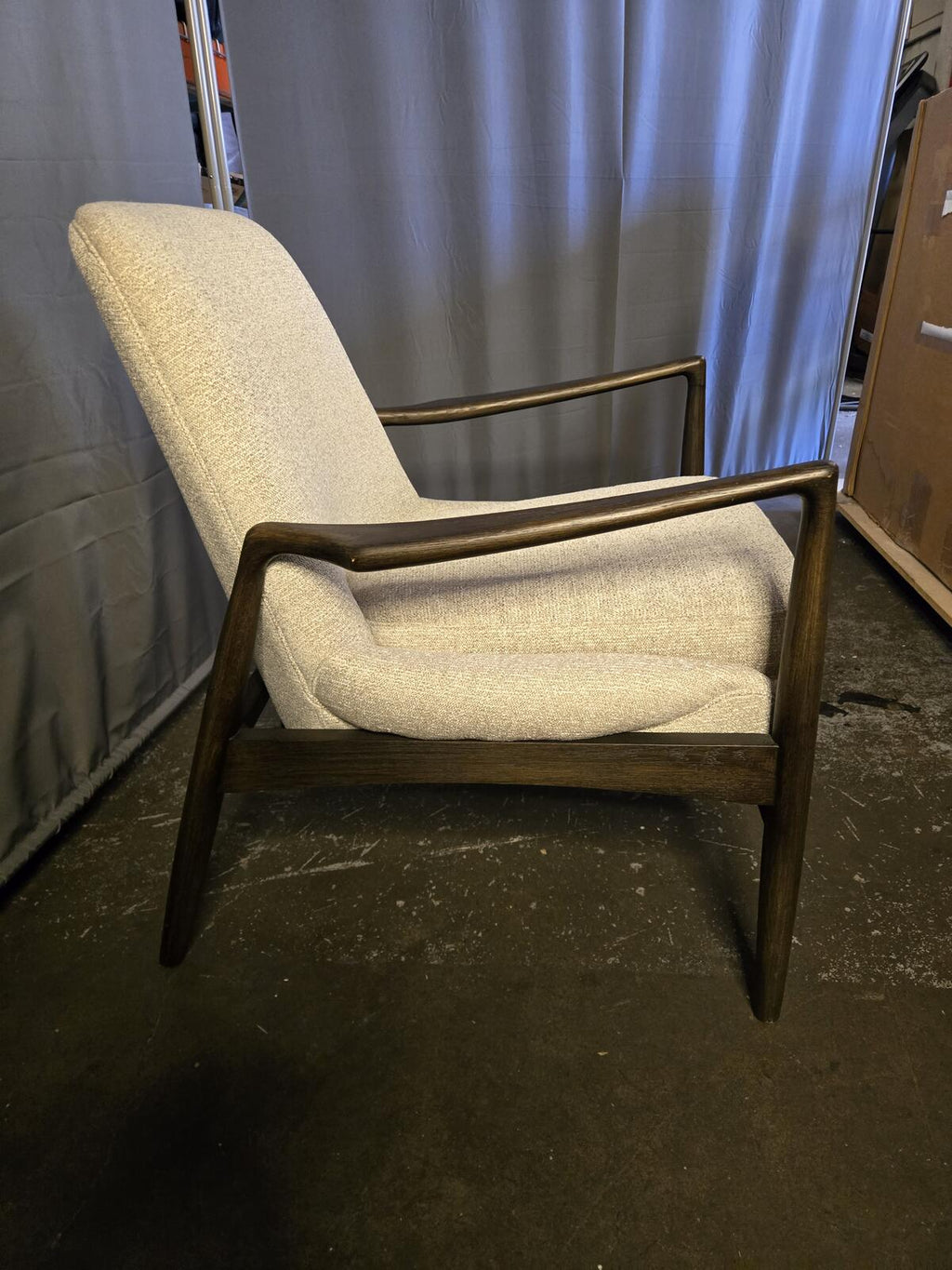 MCM Style Accent Chair, Wood Frame, comfortable cushion