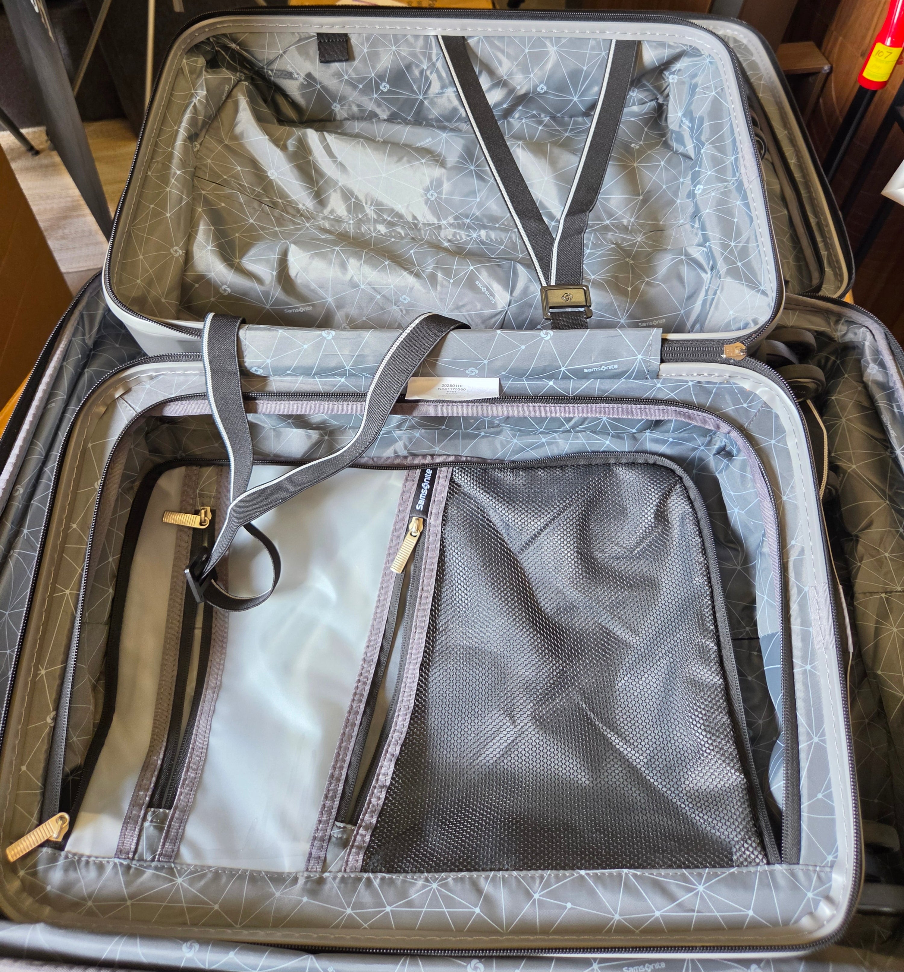Samsonite Blackstone 2-piece 27" & 20" Hardside Luggage Set - Silver