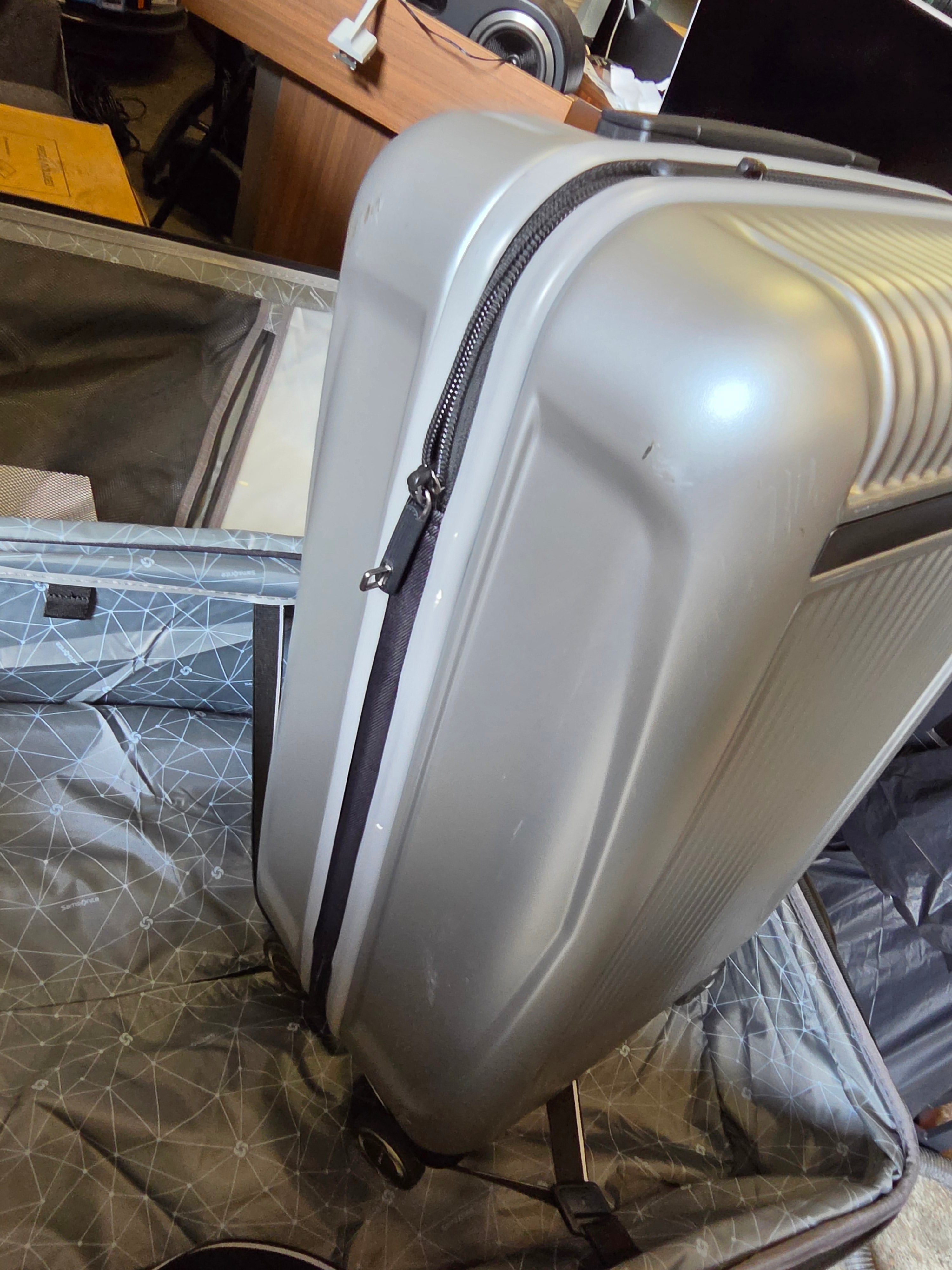 Samsonite Blackstone 2-piece 27" & 20" Hardside Luggage Set - Silver