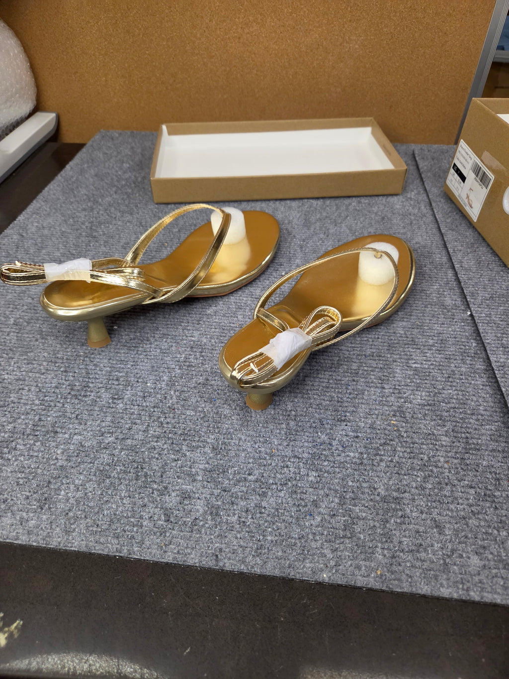 Elisabet Tang Gold Strappy Thong Kitten Heels Size 7 Dress Sandals NEW NIB