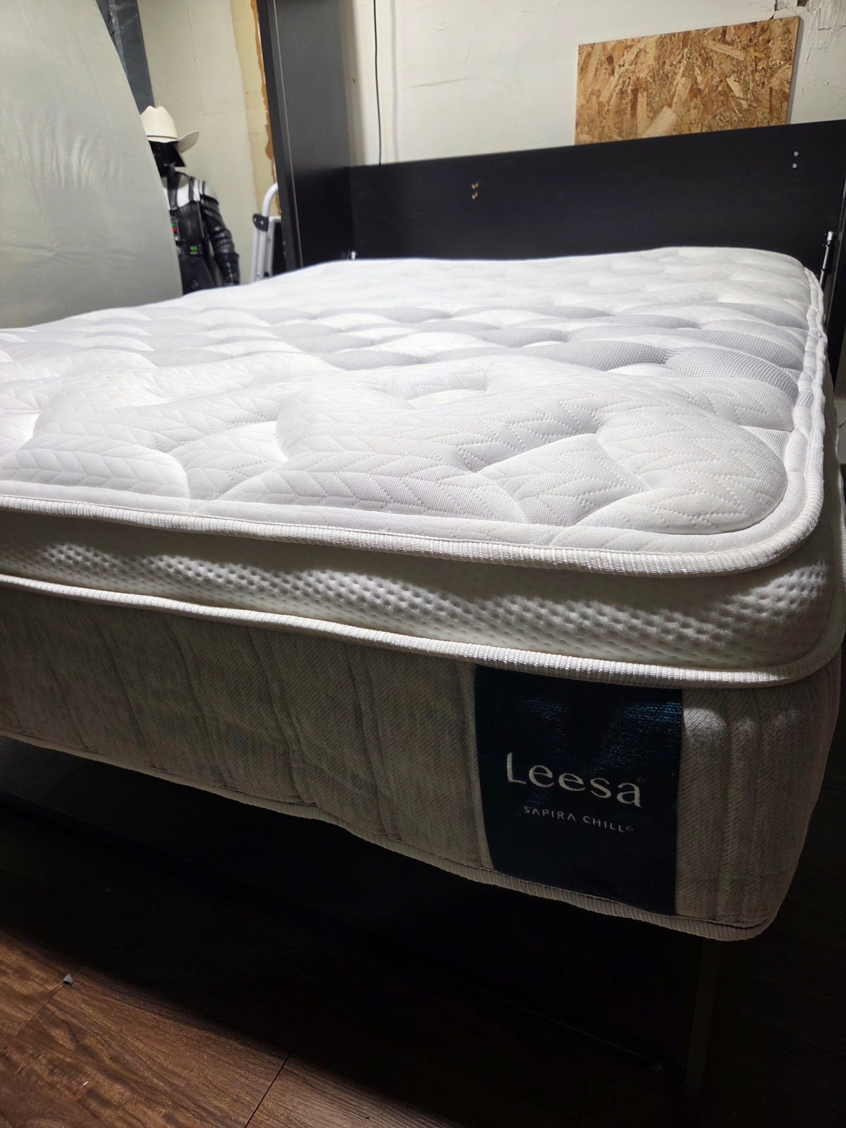Leesa Sapira Chill Hybrid Queen Mattress, Like New
