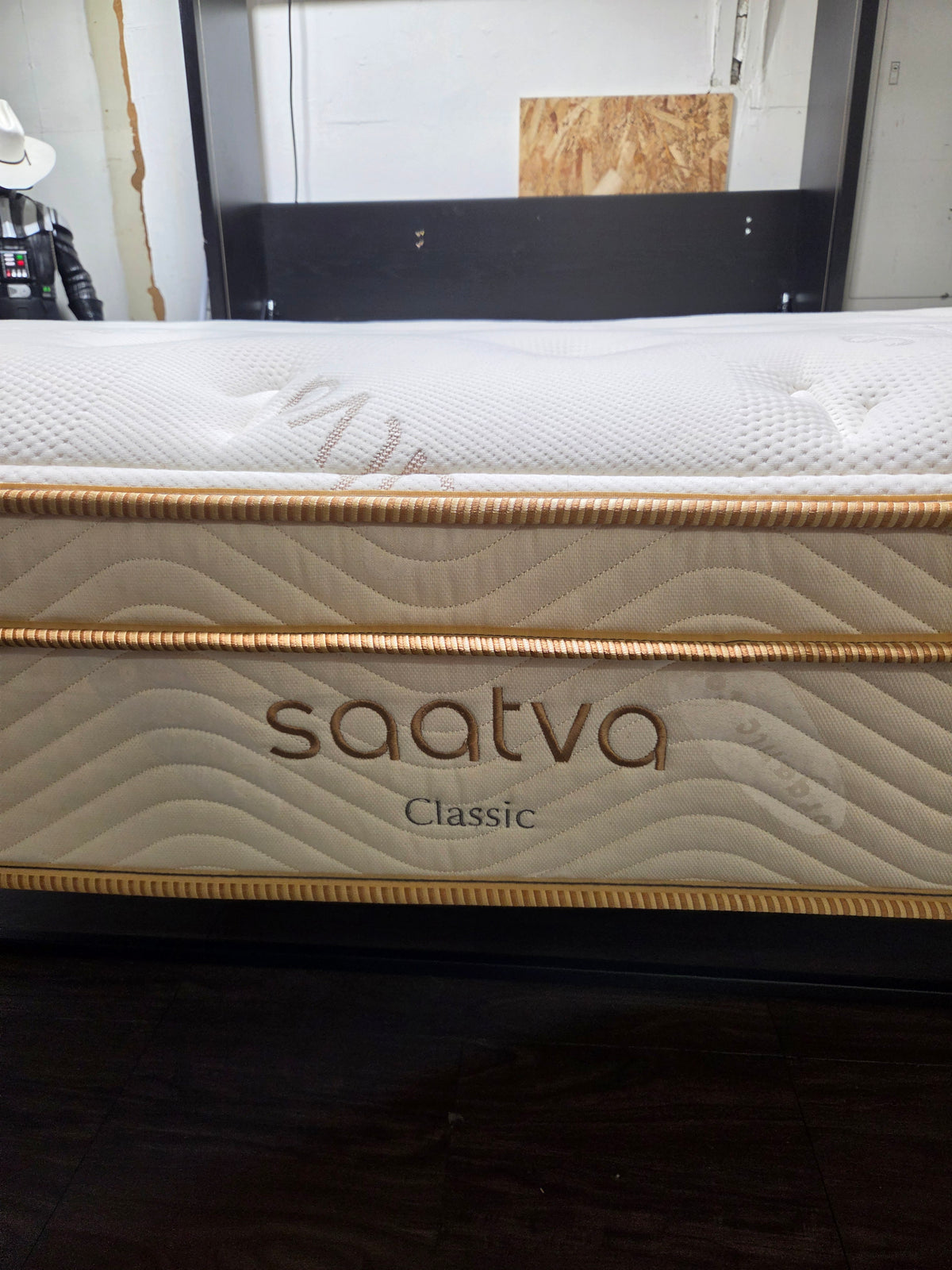 Saatva Classic 11.5" Plush King Mattress, Like New!