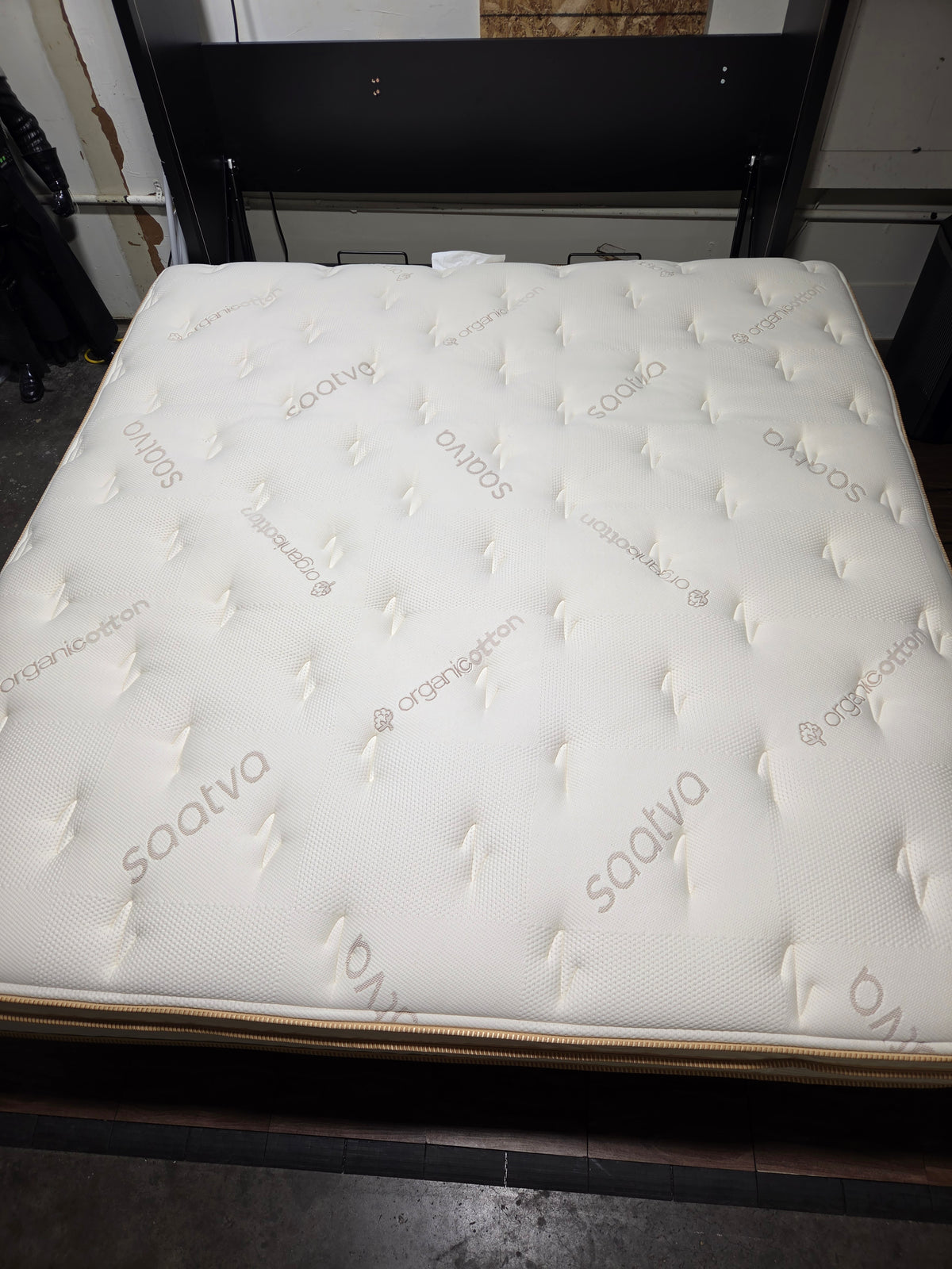 Saatva Classic 11.5" Plush King Mattress, Like New!