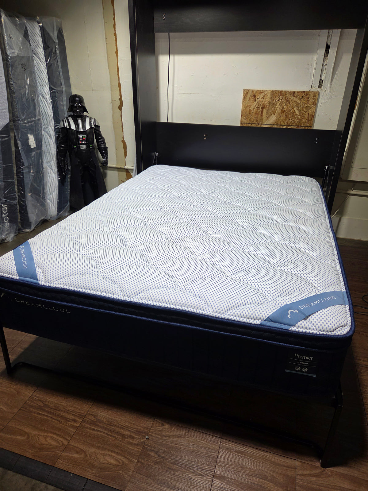 Dreamcloud Premier Hybrid Queen Mattress, Like New
