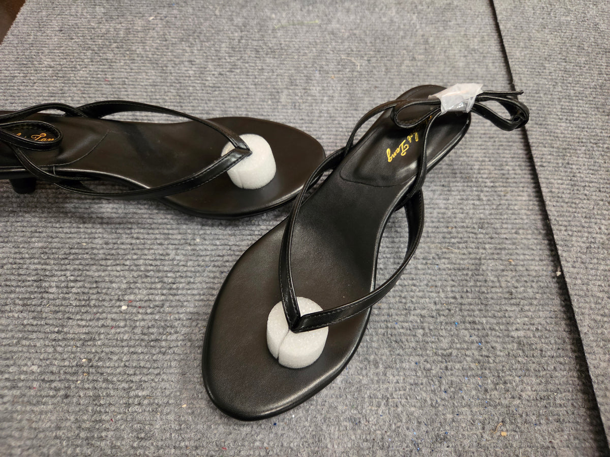 Elisabet Tang Black Kitten Heels Size 7 NEW NIB