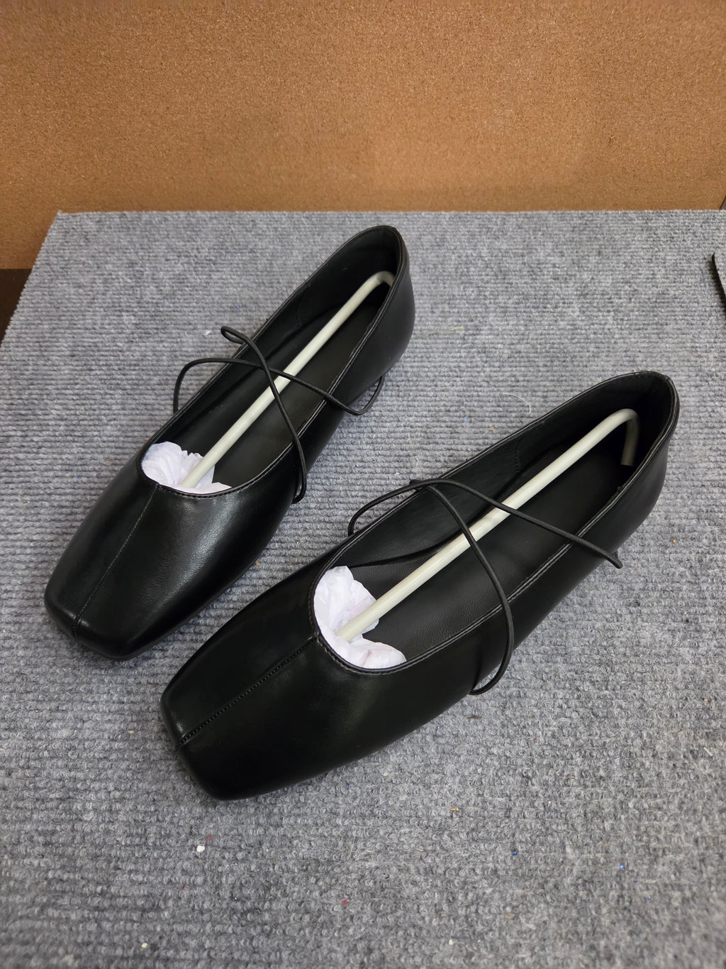 Women's Square Toe Crisscross Ballet Flats Black Size 8.5 (EU 39) NEW NIB