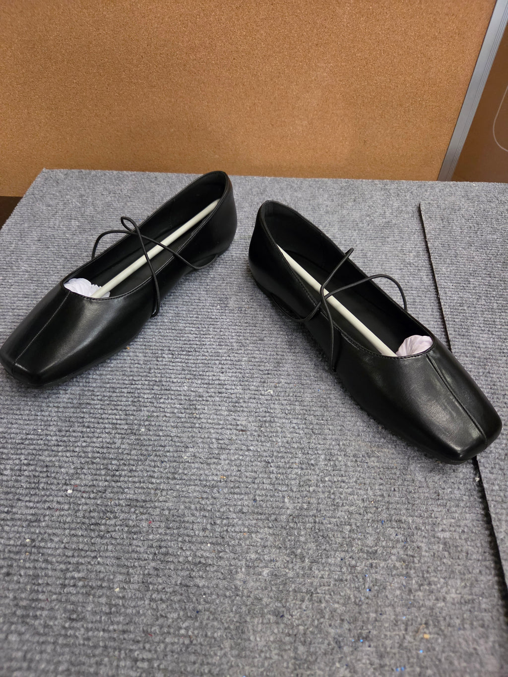 Women's Square Toe Crisscross Ballet Flats Black Size 8.5 (EU 39) NEW NIB
