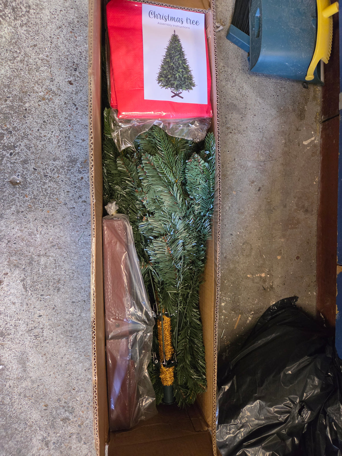 6ft Artificial Christmas Tree Hinged Branches Metal Stand &amp; Storage Bag NEW