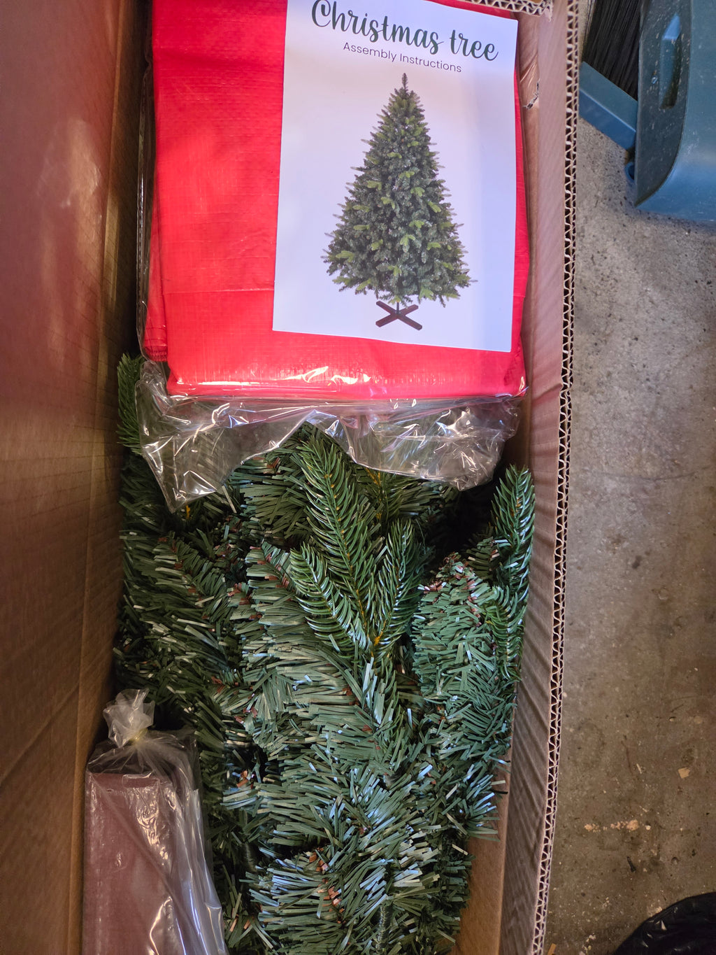 6ft Artificial Christmas Tree Hinged Branches Metal Stand &amp; Storage Bag NEW