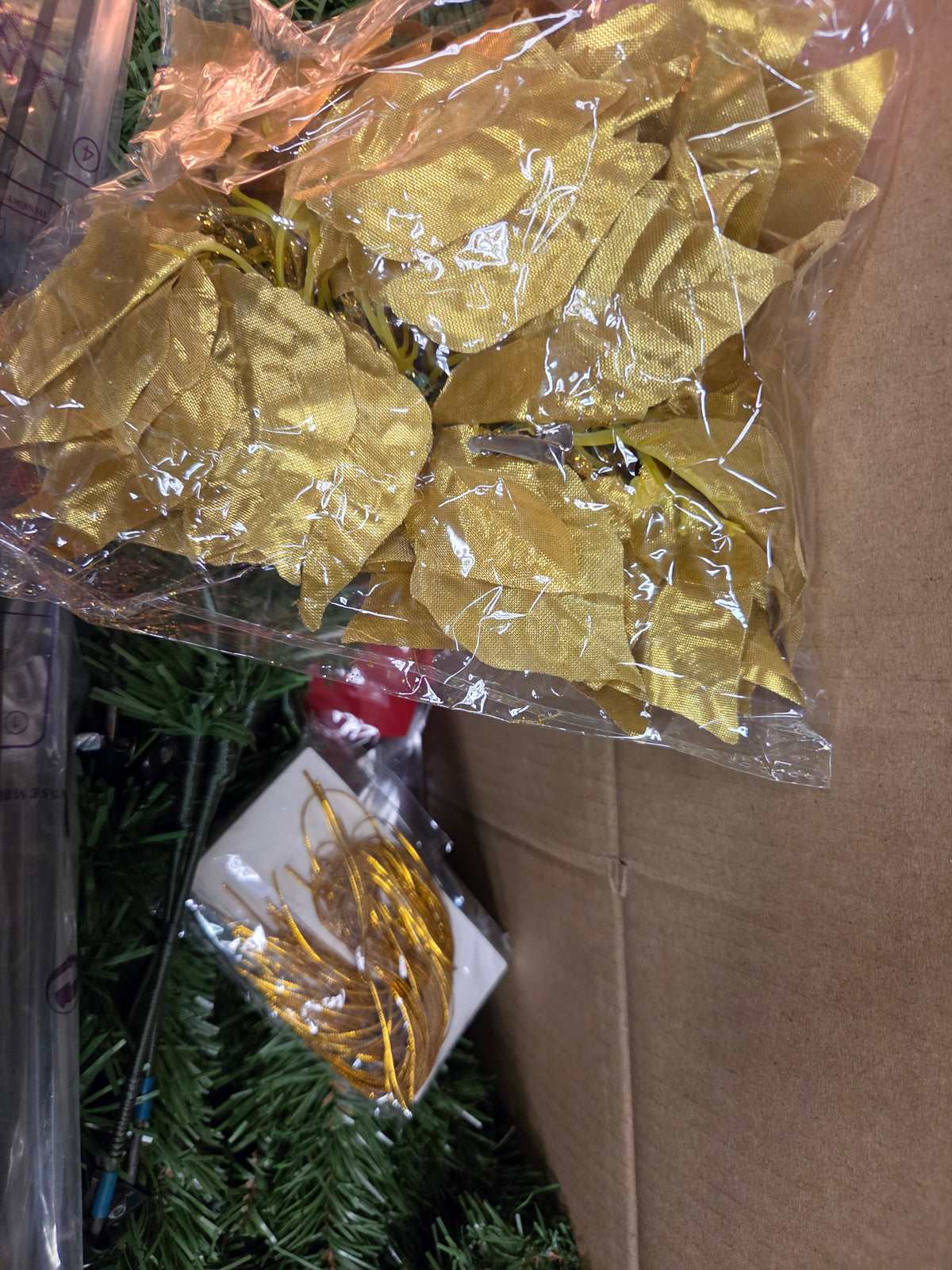 Joiedomi 6ft Pre-Lit Christmas Tree & Complete Decor Kit 30217 – Tested NEW