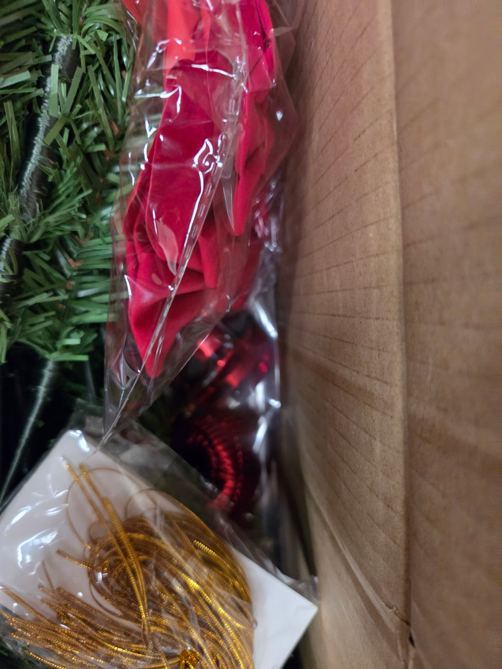 Joiedomi 6ft Pre-Lit Christmas Tree & Complete Decor Kit 30217 – Tested NEW