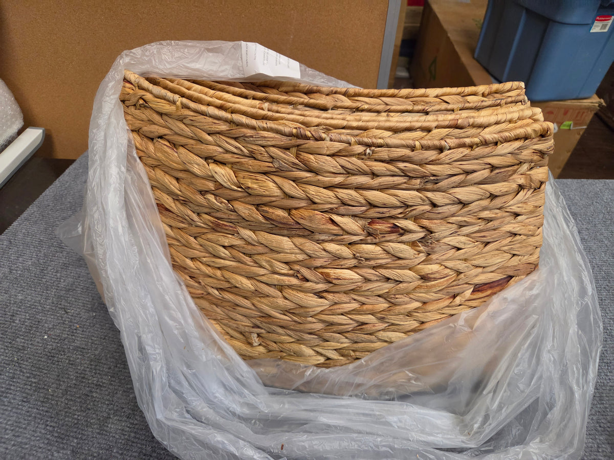 Woven Water Hyacinth Christmas Tree Collar Ring Stand Cover – NEW OPEN BOX