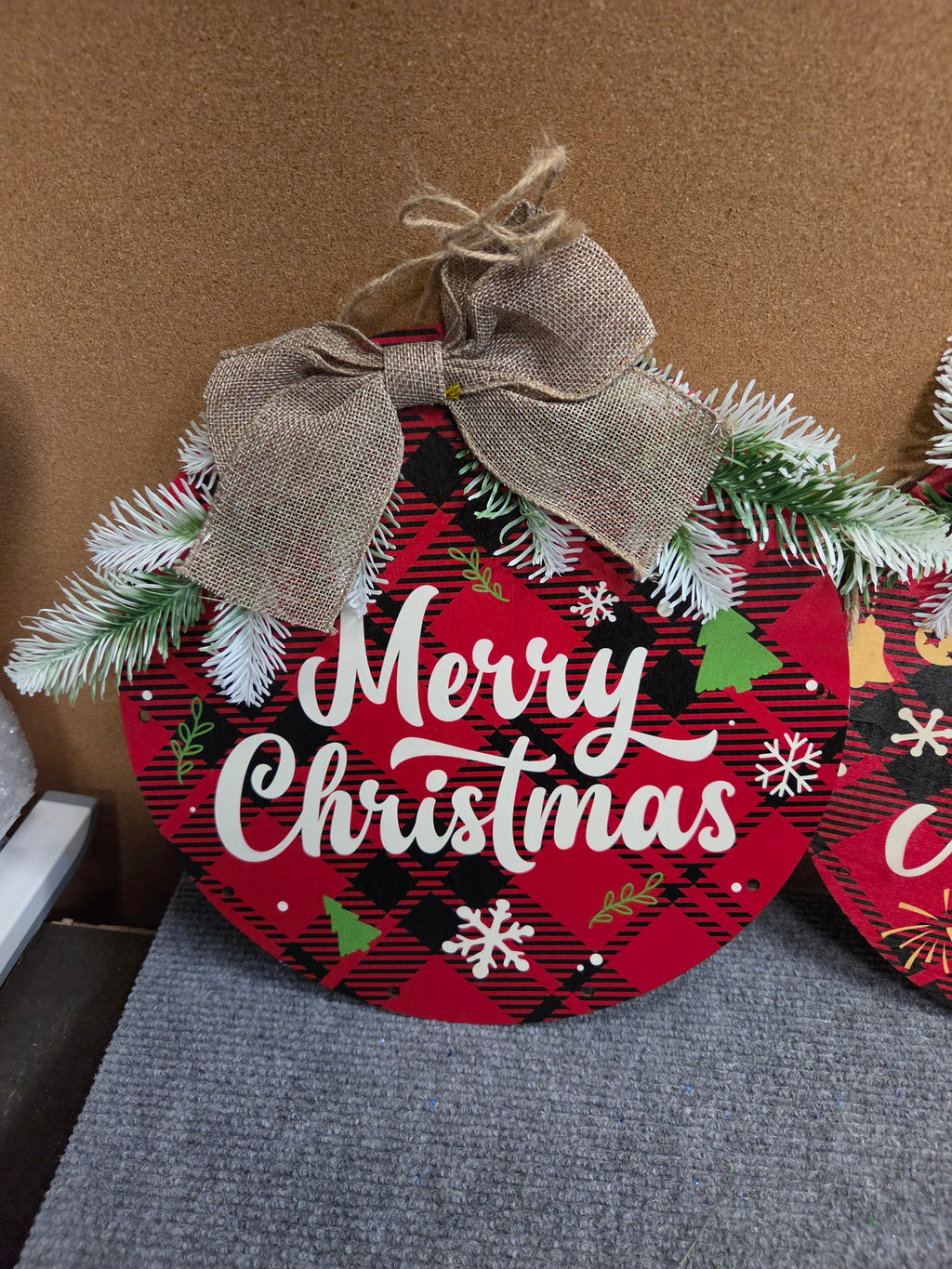 11.5" Merry Christmas Wooden Round Door Hanger Plaid Burlap Bow – NEW NIB