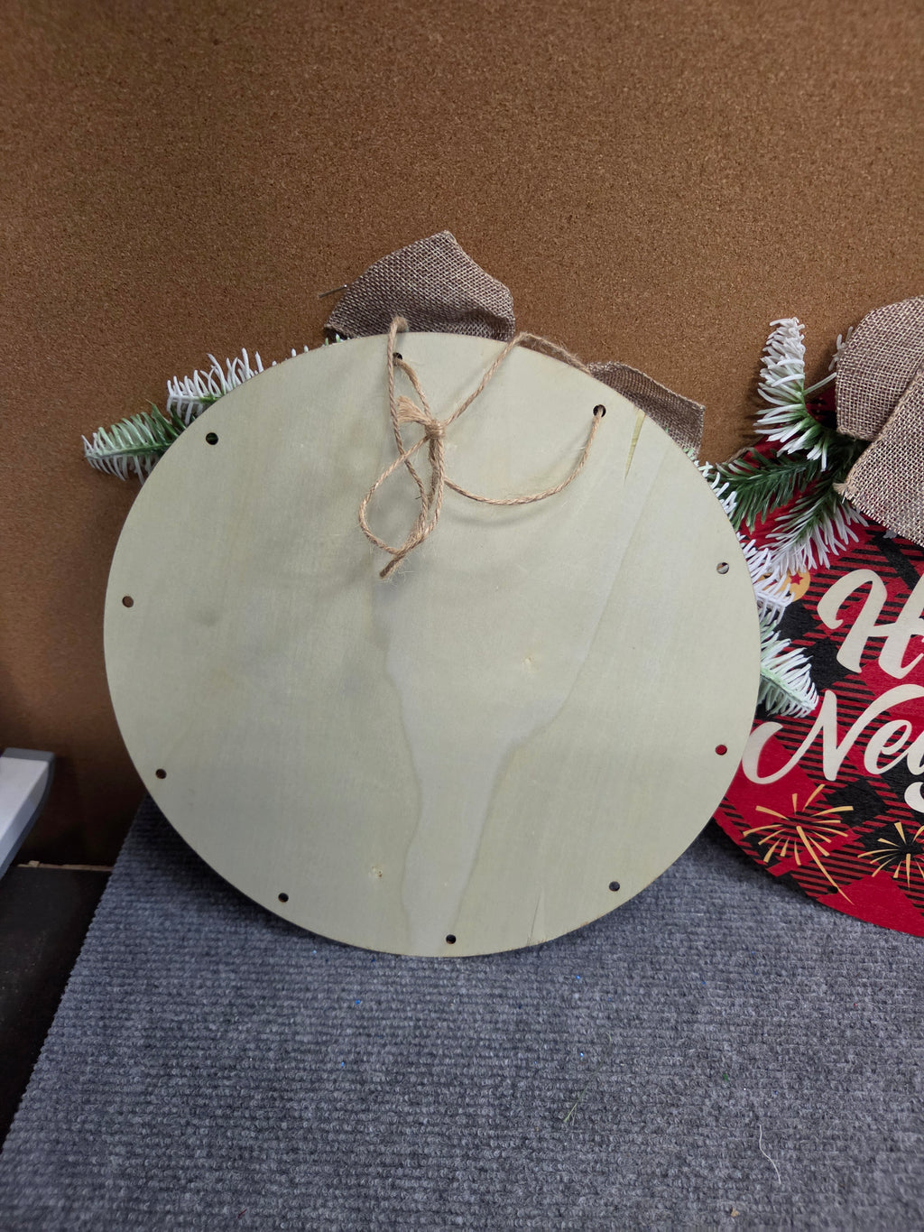 11.5" Merry Christmas Wooden Round Door Hanger Plaid Burlap Bow – NEW NIB