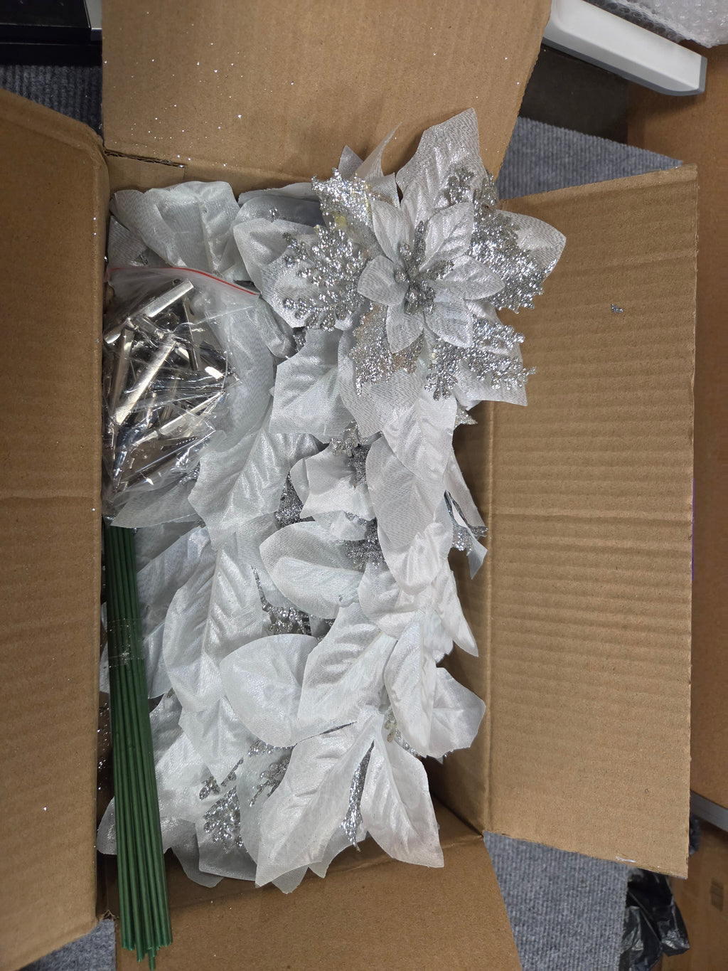 24ct Silver Glitter Poinsettia Christmas Tree Flowers Clips &amp; Stems NEW NIB
