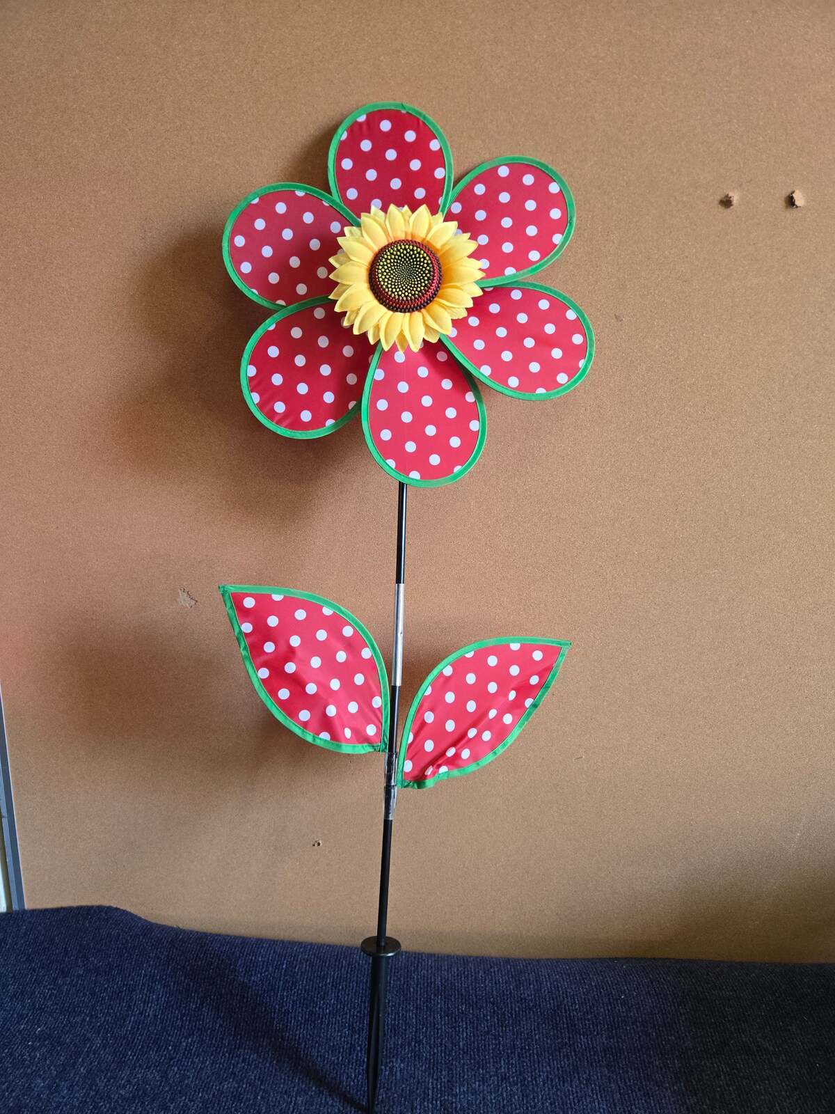 16-inch Polka Dot Sunflower Wind Spinner with Leaves, Brand New