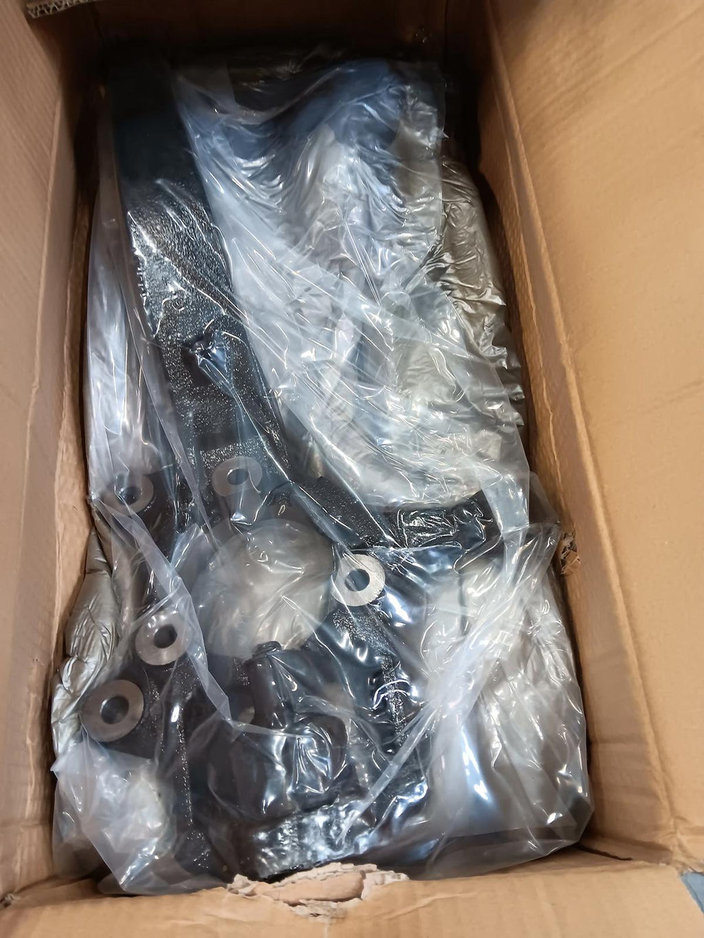 TadaMark Front Left Steering Knuckle With Ball Joint, Like New, replace: 698009 Driver side