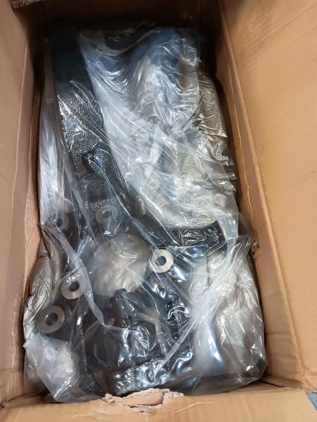 TadaMark Front Left Steering Knuckle With Ball Joint, Like New, replace: 698009 Driver side