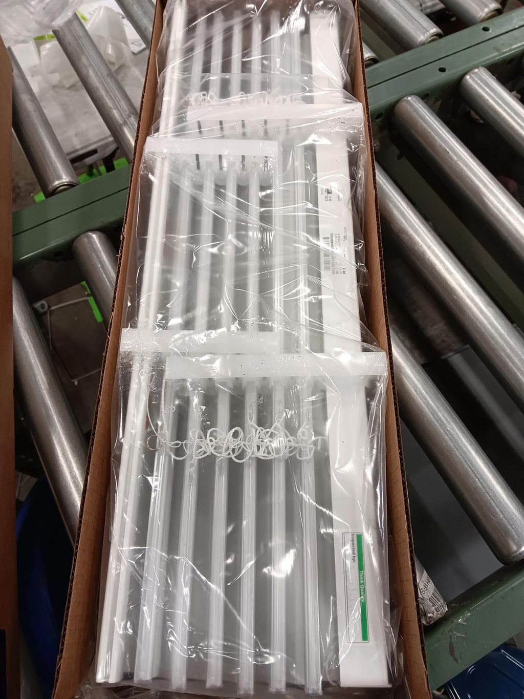 Levolor Flat Roman Shades, 25x45, Like New