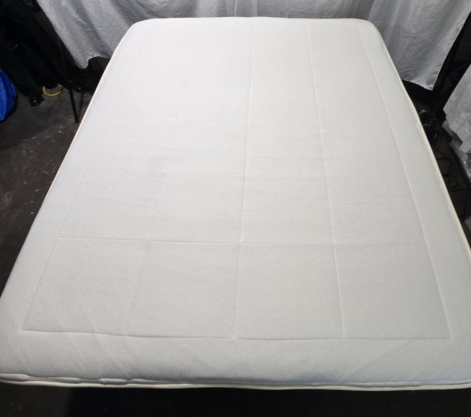 Awara Luxury Hybrid Queen mattress, Like New Condition - PDX Furnish