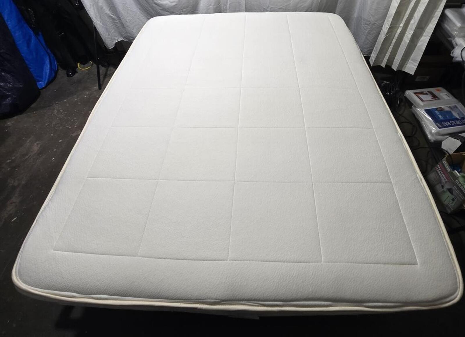 Awara Luxury Hybrid Queen mattress, Like New Condition - PDX Furnish