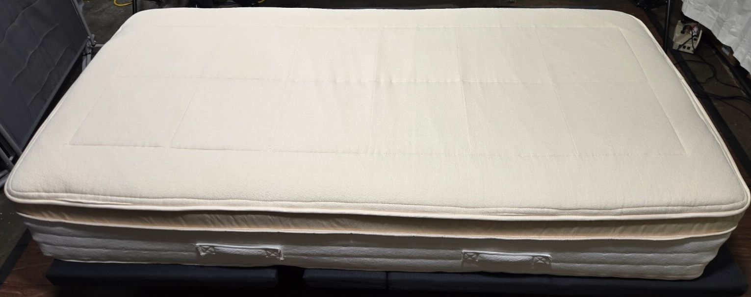 Awara Premier Luxury Hybrid mattress, Twin XL, Great Condition - PDX Furnish