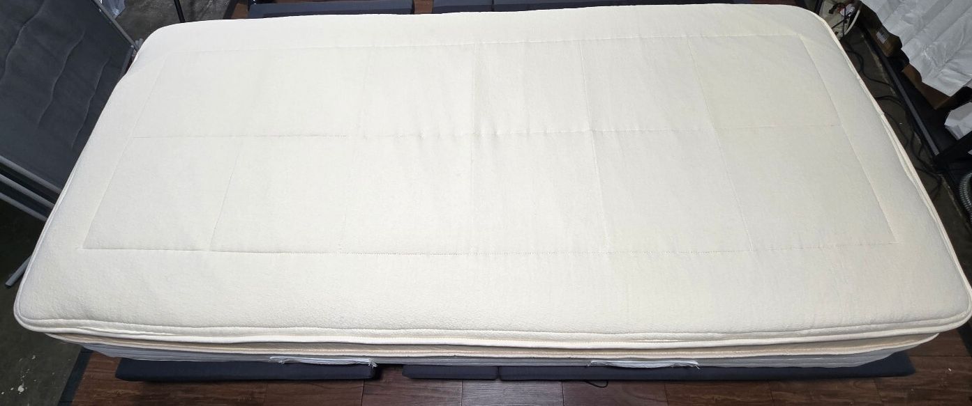 Awara Premier Luxury Hybrid mattress, Twin XL, Great Condition - PDX Furnish