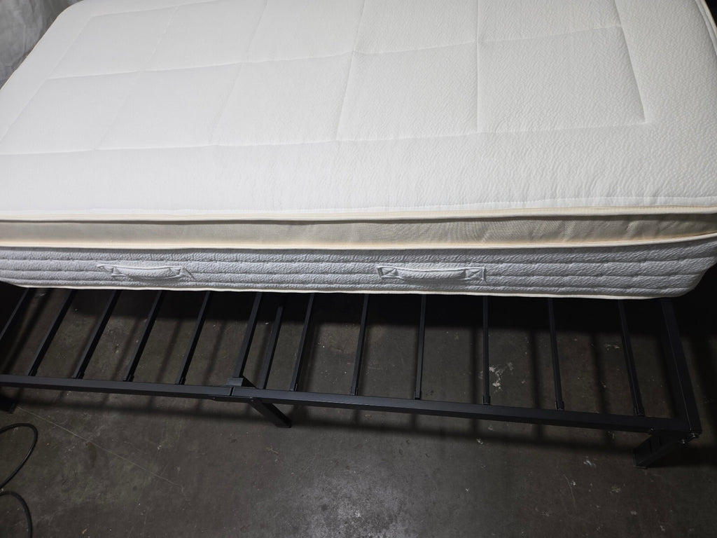 Awara Premium Luxe mattress, Twin, Like New Condition