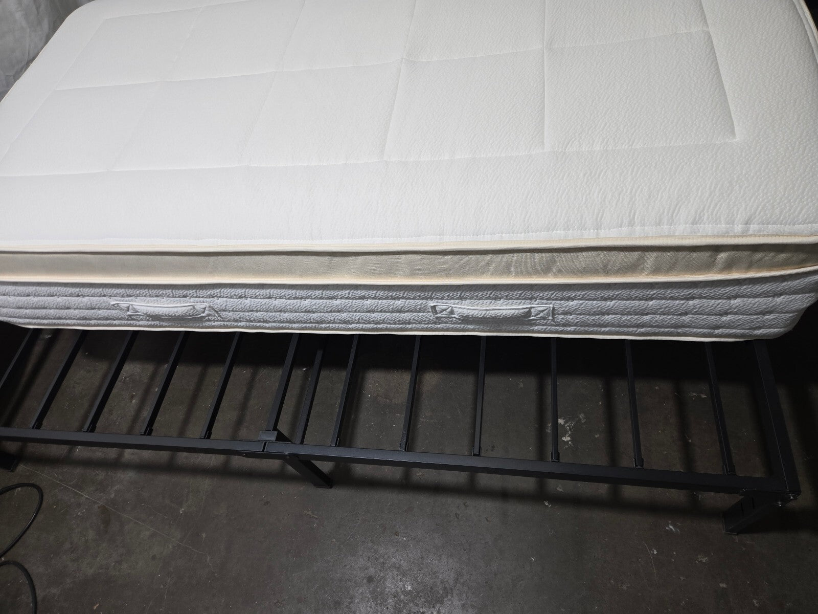 Awara Premium Luxe mattress, Twin, Like New Condition