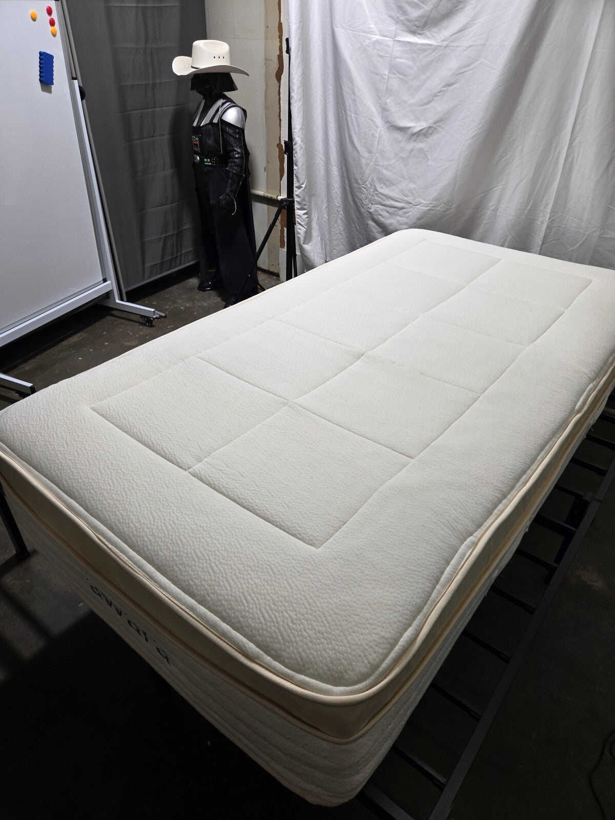 Awara Premium Luxe mattress, Twin, Like New Condition