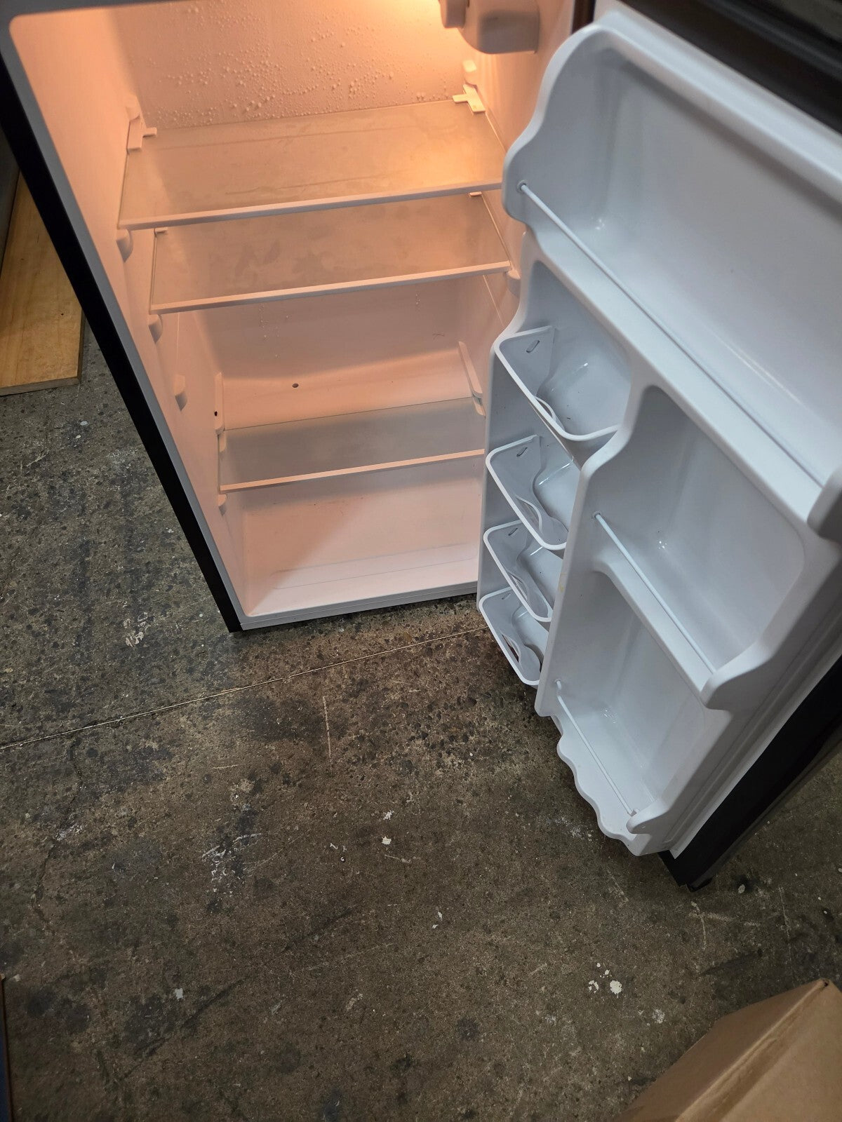 Midea 3.3 Cu. Ft. Compact Single-Door Mini Refrigerator / Chiller