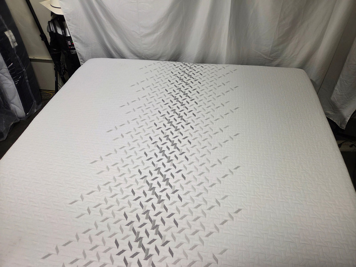Nectar Premier Hybrid King Mattress w/ NectarCool Tech, Great condition