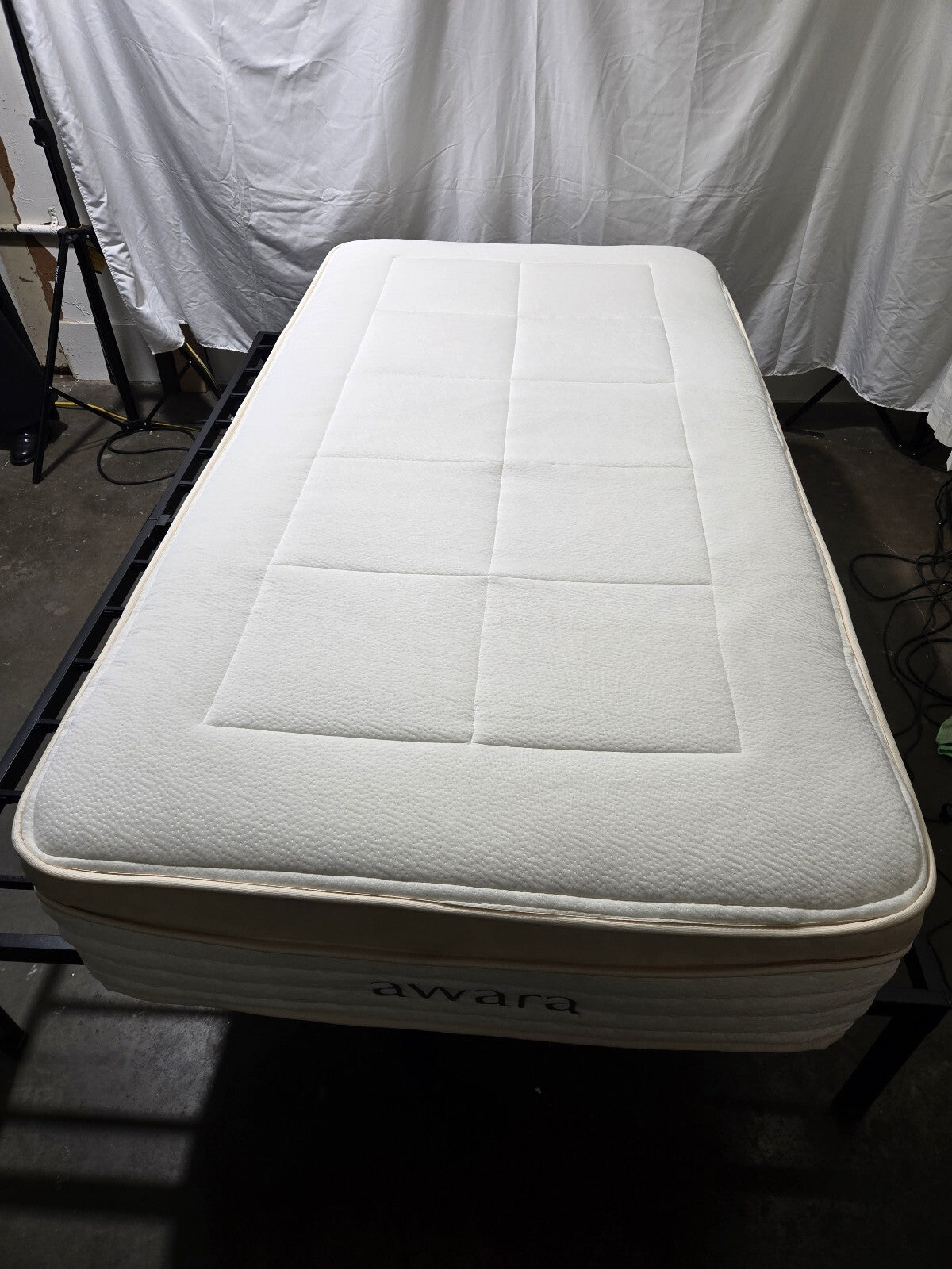 Awara Premium Luxe mattress, Twin, Like New Condition