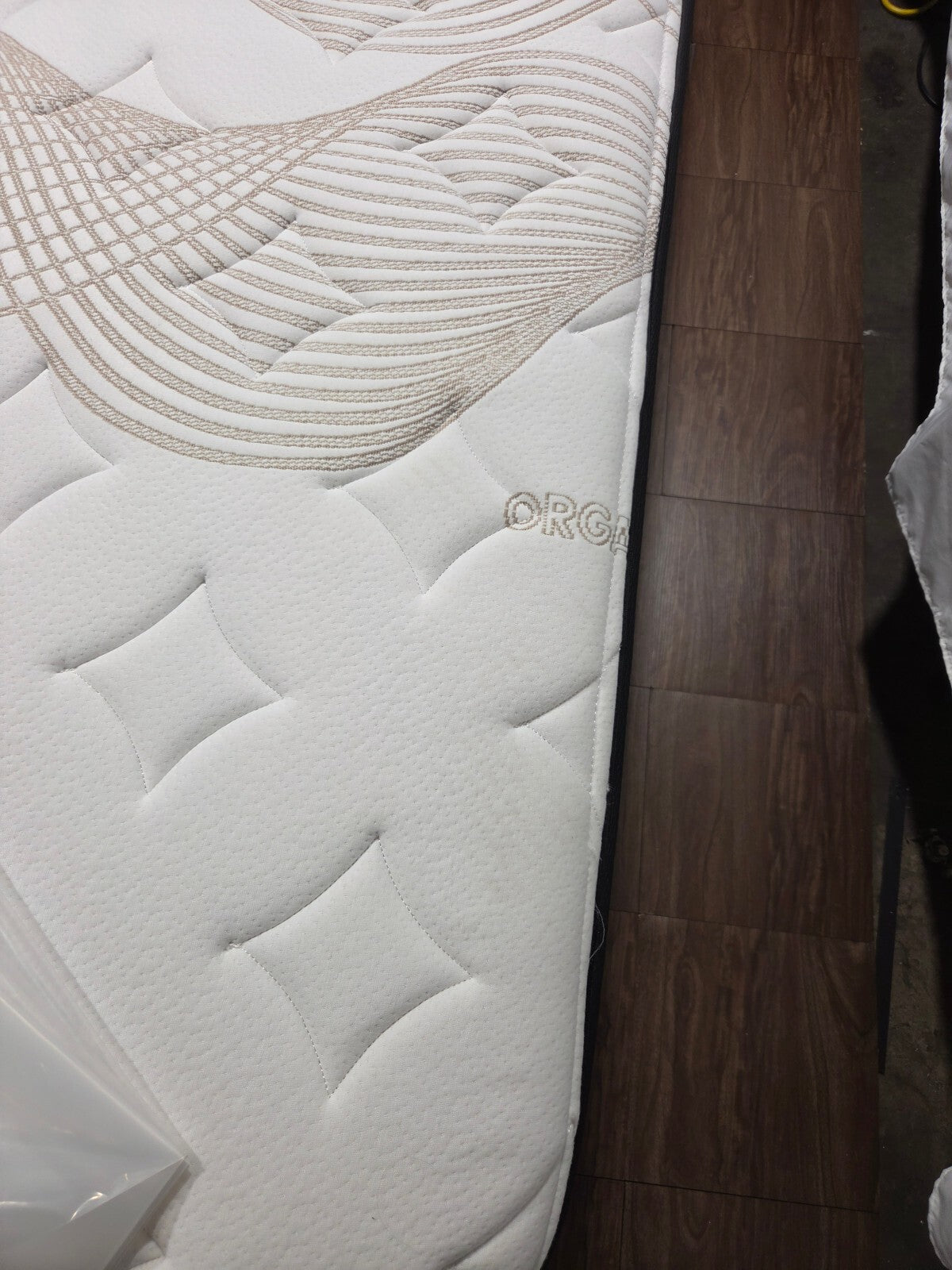 Nolah Evolution 15" Queen mattress, Like New Condition