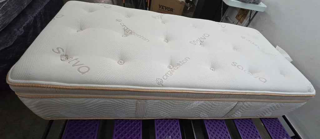 Saatva HD TwinXL mattress, Like New Condition