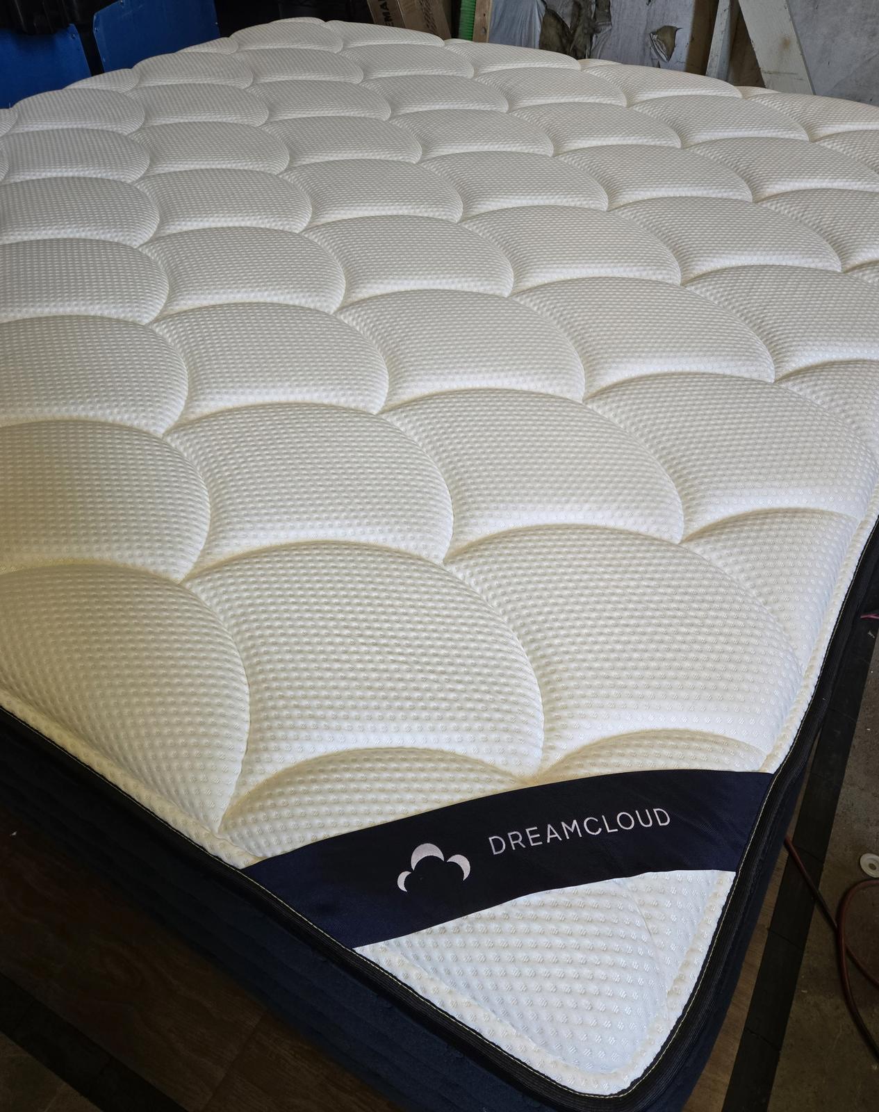 Dreamcloud Memory Foam King mattress, Like New Condition - PDX Furnish