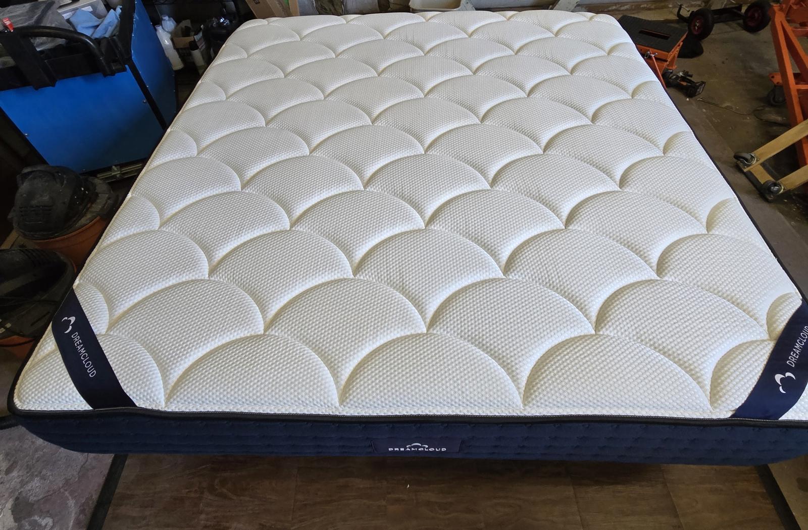 Dreamcloud Memory Foam King mattress, Like New Condition - PDX Furnish
