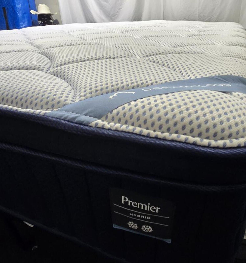 Dreamcloud Premier Hybrid King mattress, Like New Condition - PDX Furnish