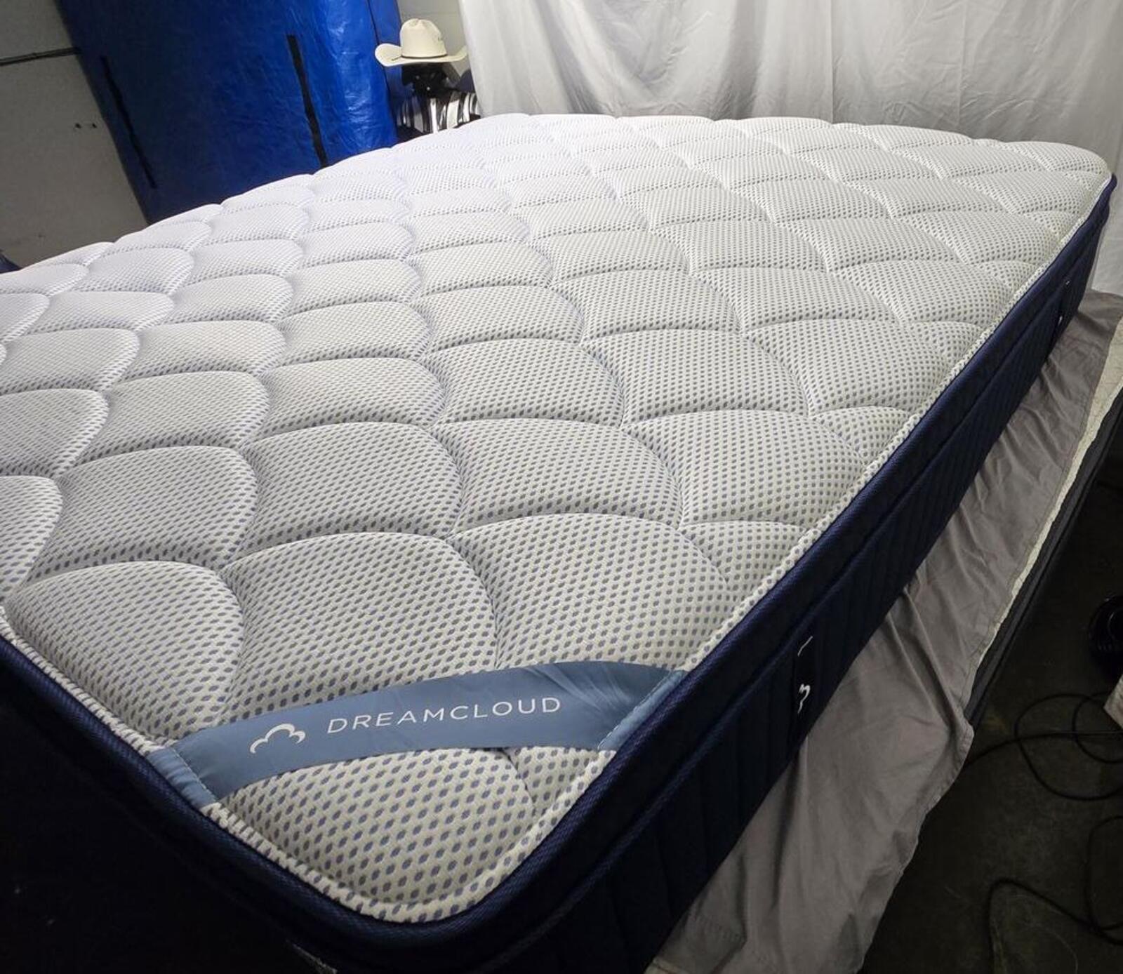 Dreamcloud Premier Hybrid King mattress, Like New Condition - PDX Furnish