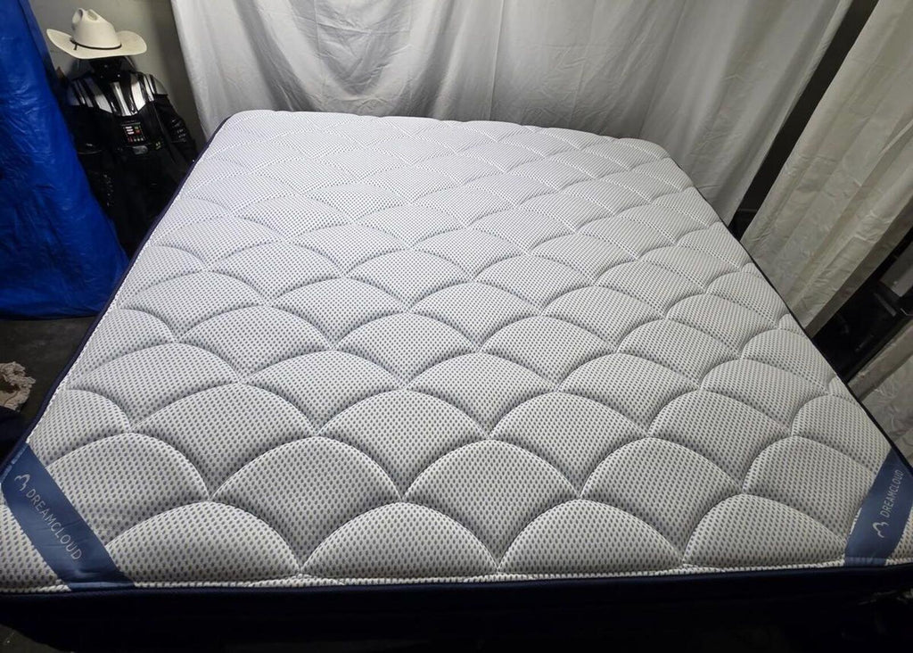 Dreamcloud Premier Hybrid King mattress, Like New Condition - PDX Furnish