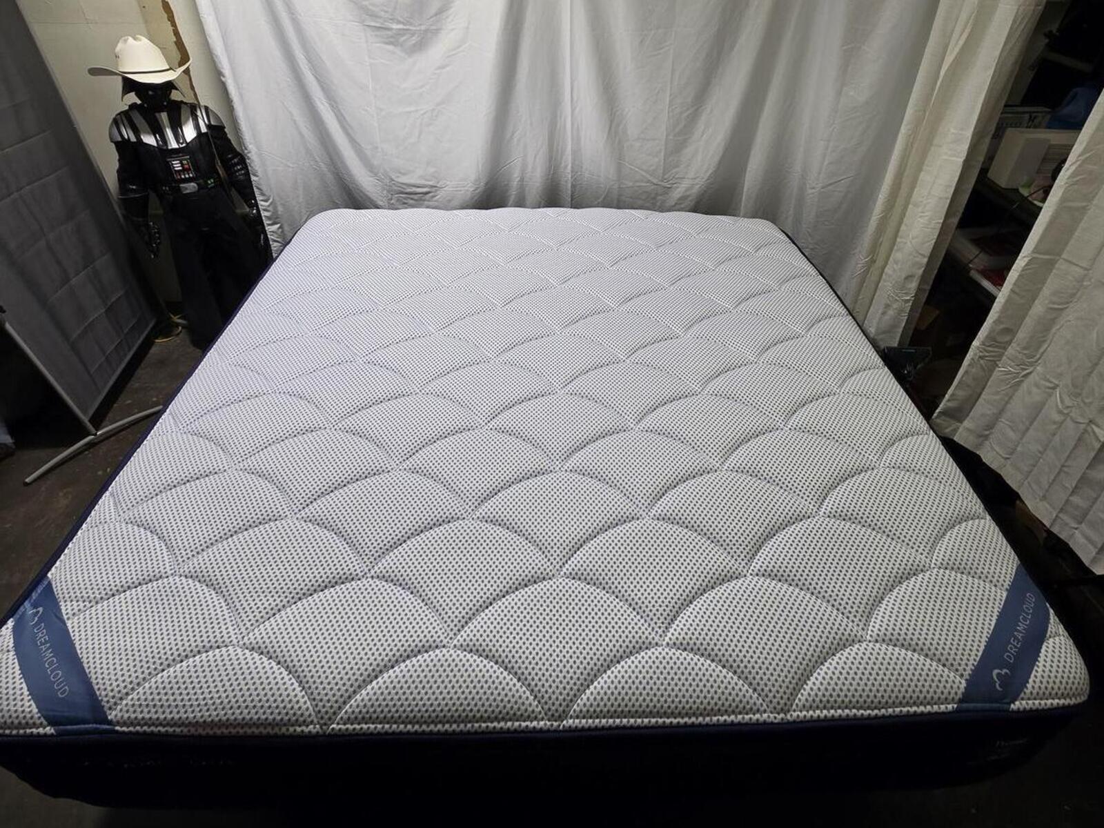 Dreamcloud Premier King mattress, Like New Condition - PDX Furnish
