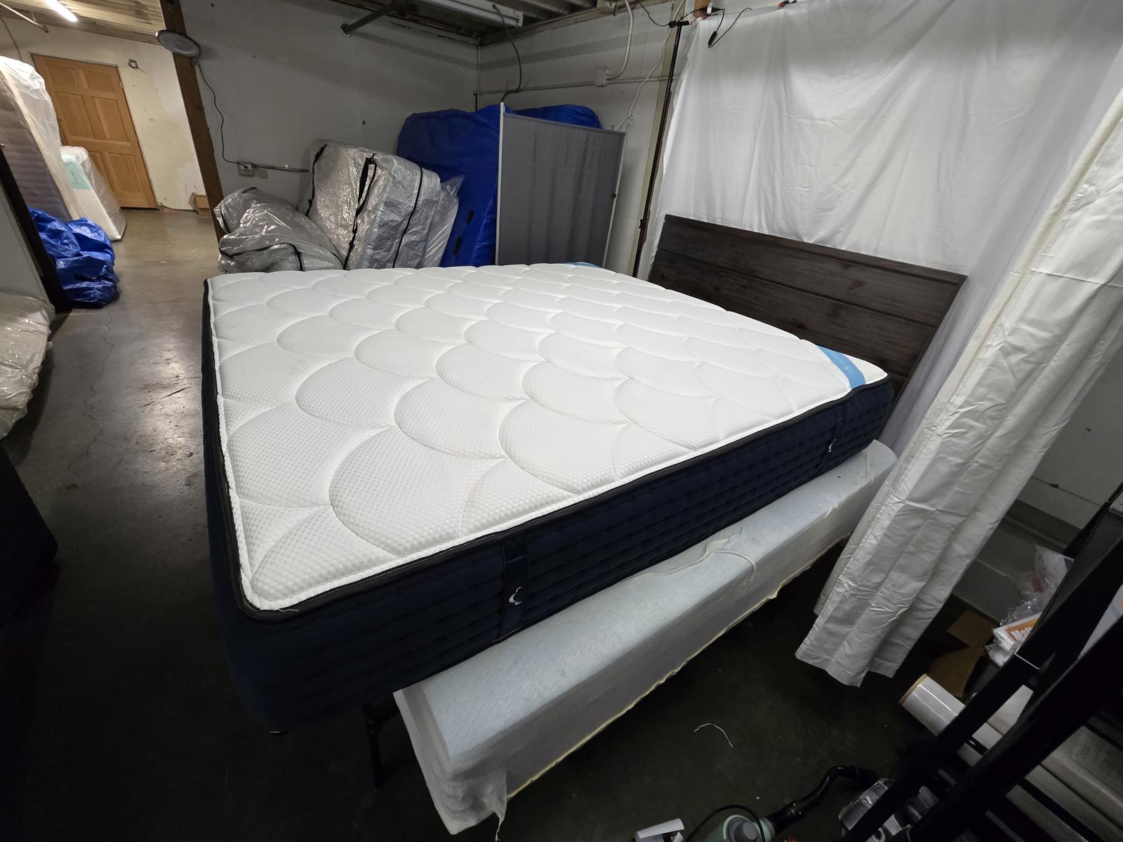 Dreamcloud Premier Memory Foam mattress, King, Like New Condition - PDX Furnish