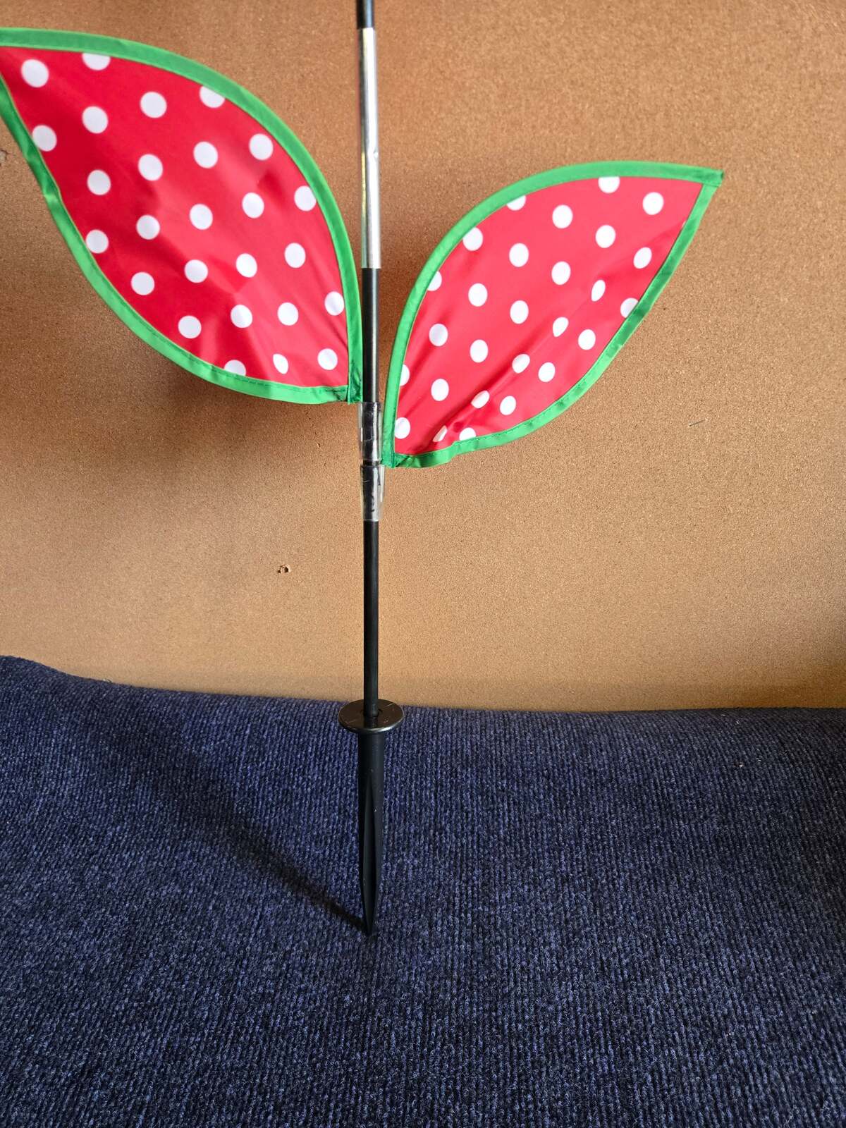 16-inch Polka Dot Sunflower Wind Spinner with Leaves, Brand New
