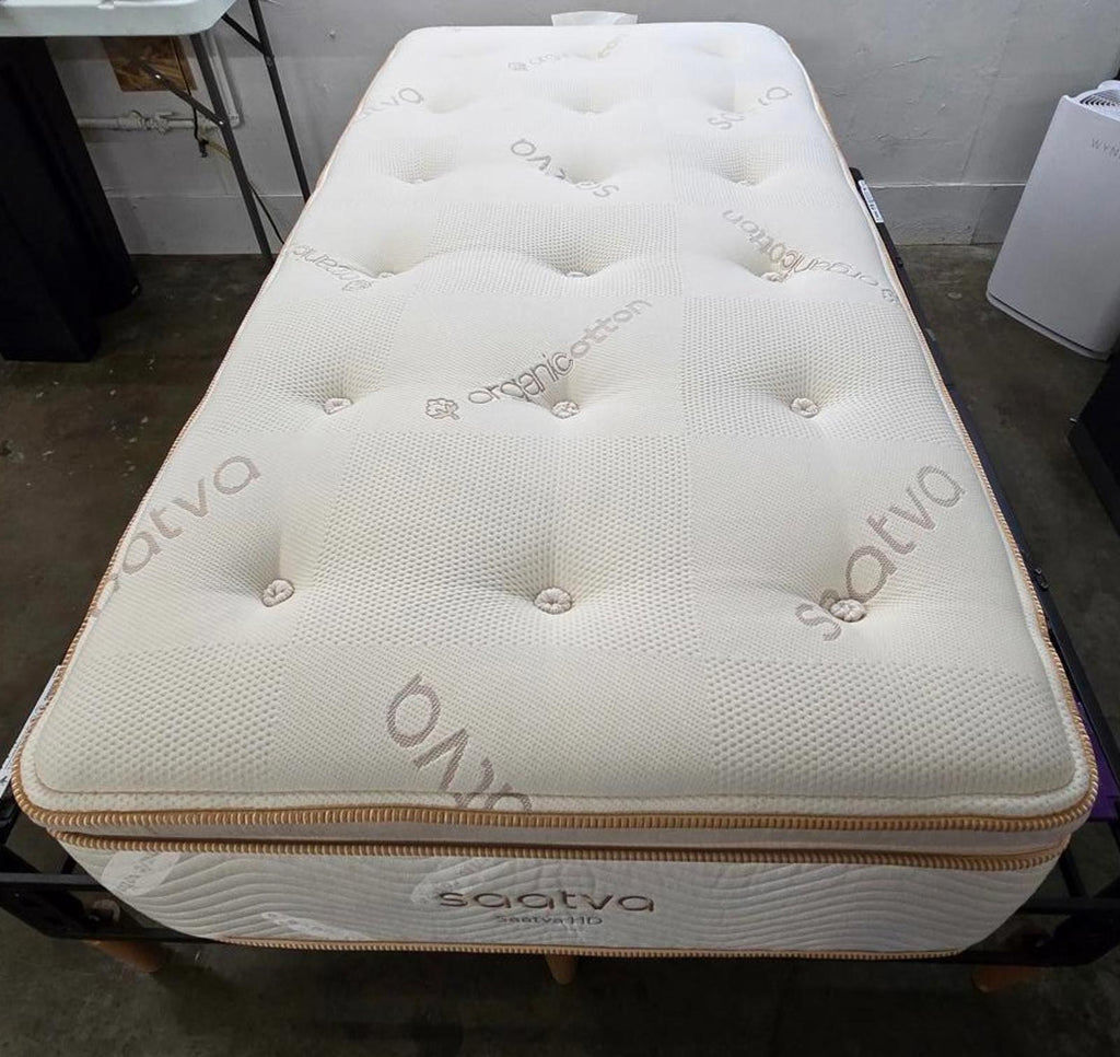 Saatva HD TwinXL mattress, Like New Condition