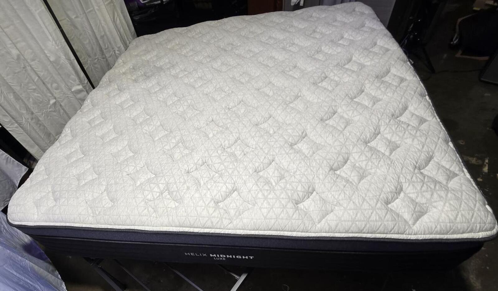 Helix Midnight Luxe King mattress, Like New Condition - PDX Furnish