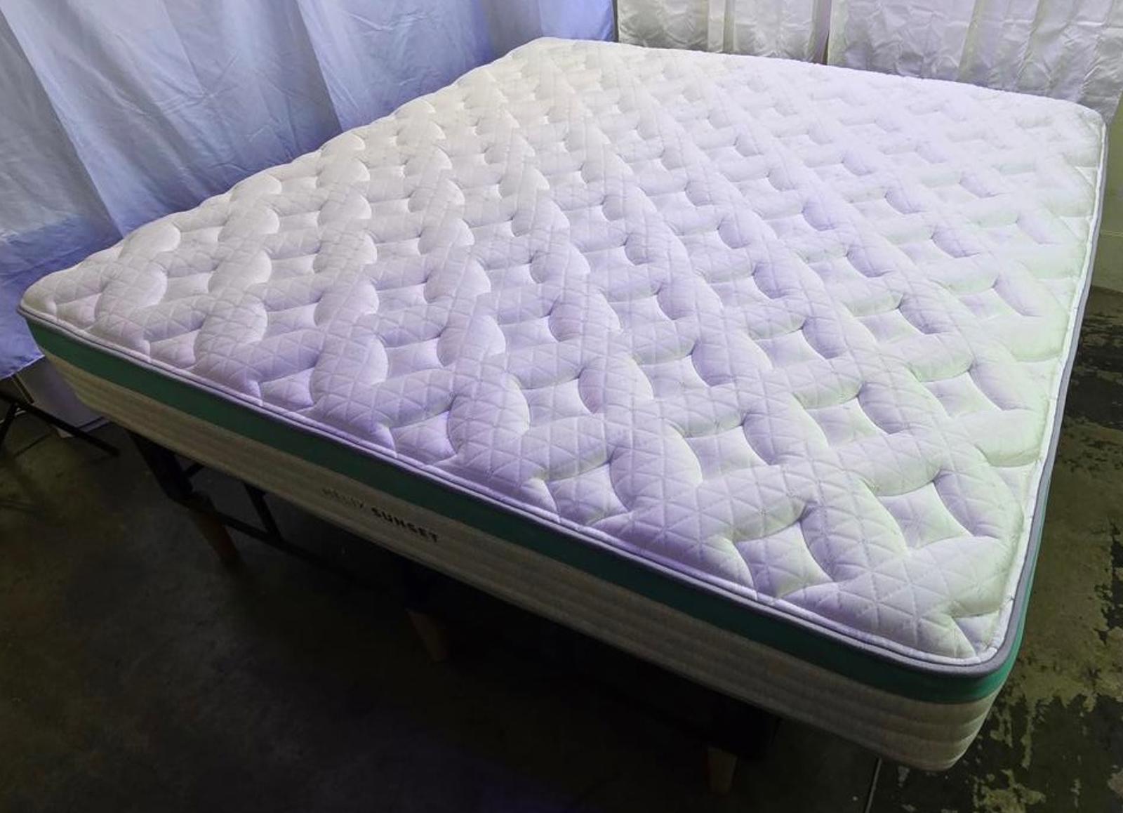 Helix Sunset King Mattress, Plush, Like New Condition - PDX Furnish