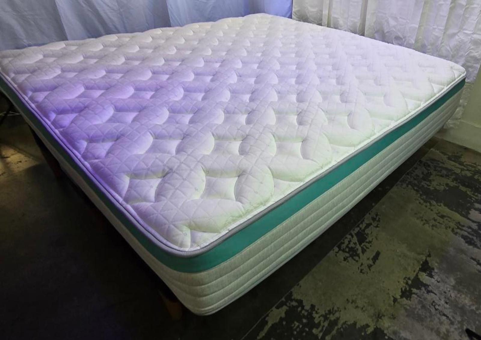 Helix Sunset King Mattress, Plush, Like New Condition - PDX Furnish