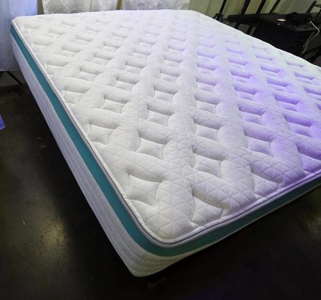 Helix Sunset King Mattress, Plush, Like New Condition - PDX Furnish