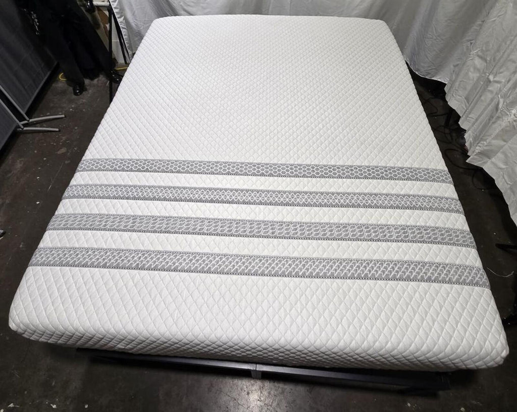 Leesa Sapira Hybrid Queen mattress, Like New Condition - PDX Furnish